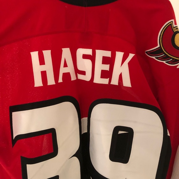 Signed 2005-2006 Dominik Hasek Ottawa sens jersey - Picture 4 of 5